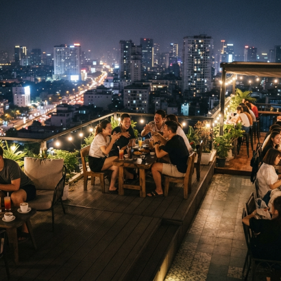 Lần đầu đến Night Coffee &amp; Chill: nên chọn khu vực ngồi nào theo nhu cầu trò chuyện?